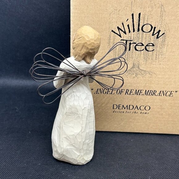 Retired Willow Tree 2001 “Angel of Remembrance” figurine - Picture 2 of 3